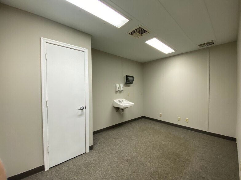 More Photos Of 1008 Dickerson Dr, Jasper Land For Lease