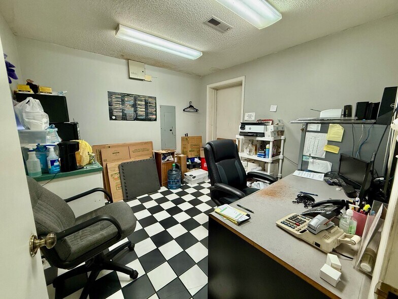 More Photos Of 38 Main St, Benton Auto Repair For Sale