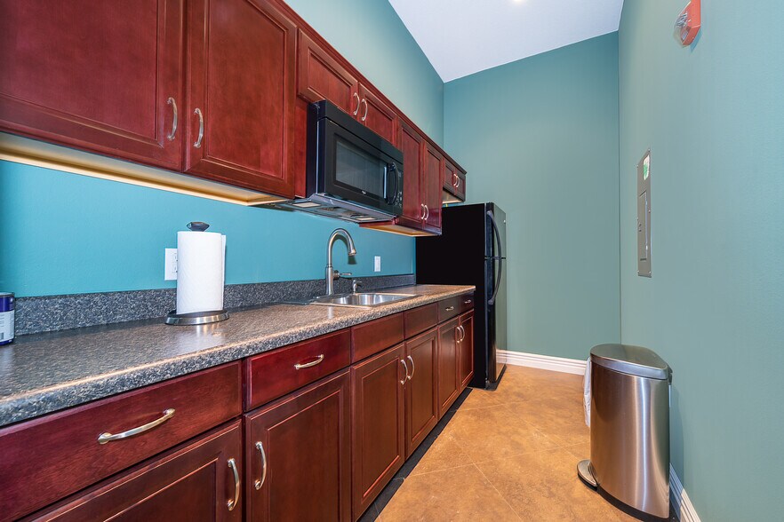 More Photos Of 891 Outer Rd, Orlando Medical For Lease