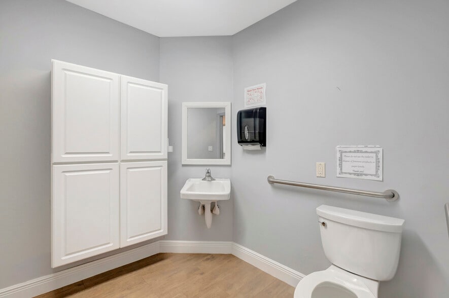 More Photos Of 1511 Indian Rocks Rd S, Largo Medical For Lease