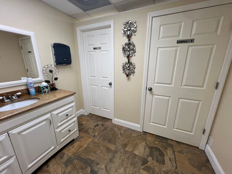 More Photos Of 4505 Town N Country Blvd, Tampa Office For Sale