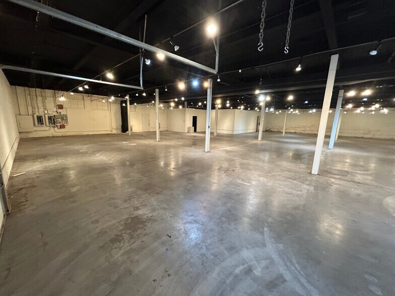More Photos Of 208 N Elm St, High Point Showroom For Sale