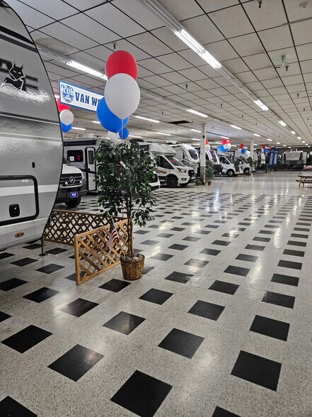 More Photos Of 525-555 E Francis Ave, Spokane Auto Dealership For Sale