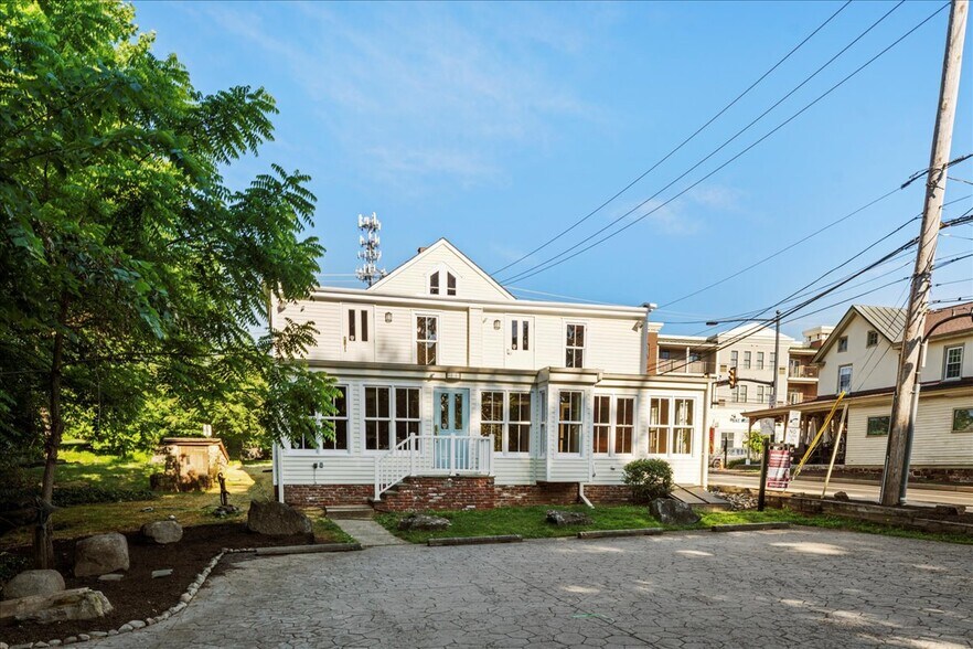 More Photos Of 159 N Sycamore St, Newtown Office For Lease