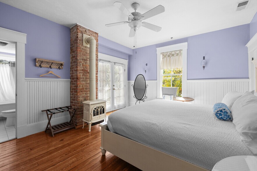 More Photos Of 221 SE 7th St, Gainesville Hospitality For Sale