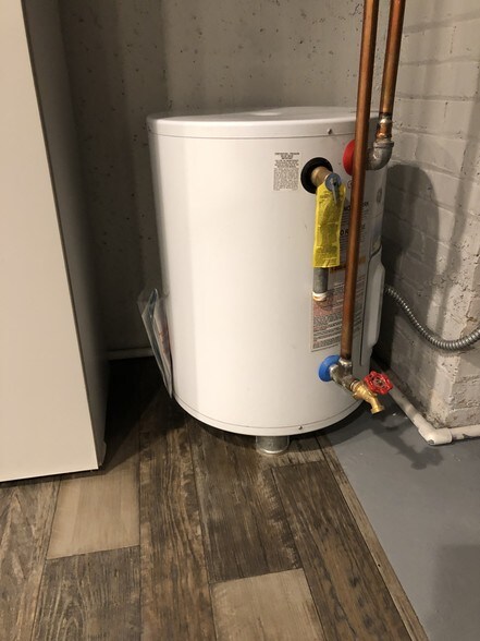 More Photos Of 512 Higgins Rd, Park Ridge Office For Lease