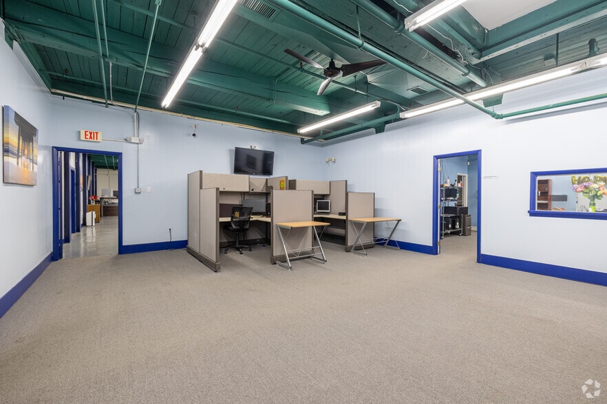 More Photos Of 208 S Pulaski St, Baltimore Light Manufacturing For Sale