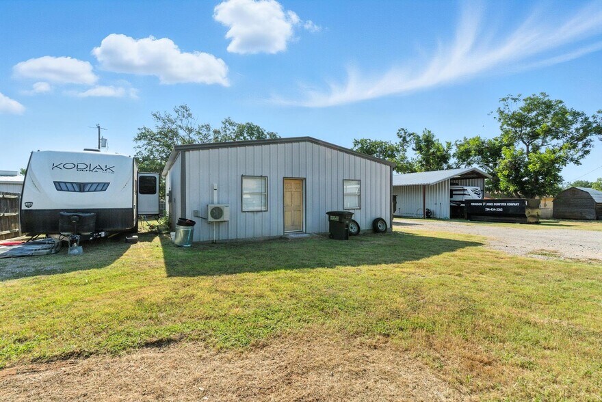 Primary Photo Of 104 Yuma Street, Lipan Warehouse For Sale