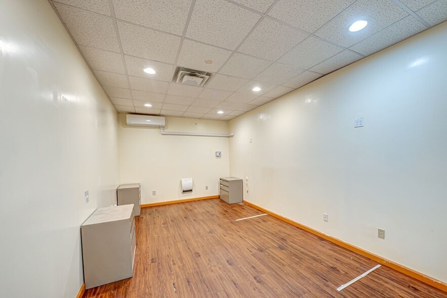 More Photos Of 837 Old Country Rd, Westbury Office For Sale