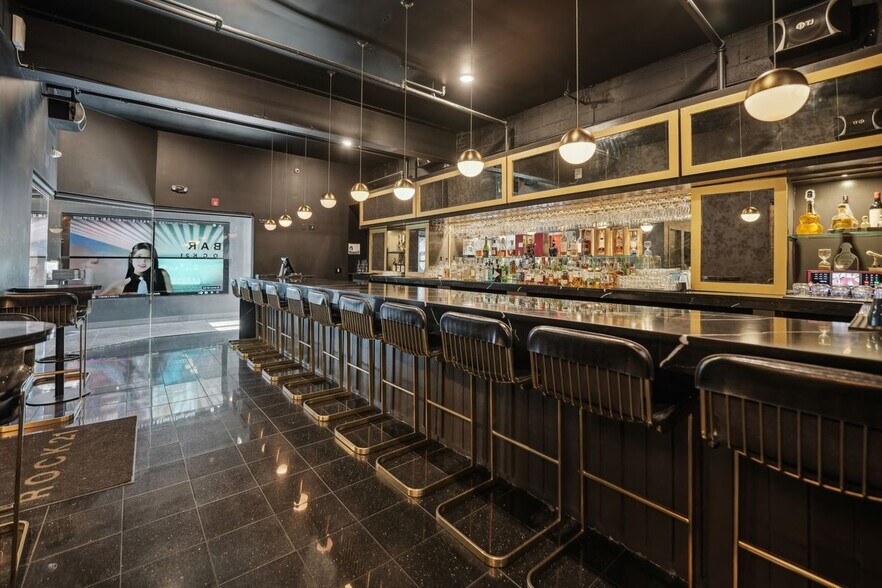 More Photos Of 400 Bergen Blvd, Palisades Park General Retail For Lease