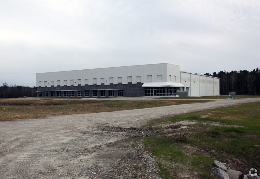 More Photos Of 137 Worth Beverage Dr, Burgaw Warehouse For Lease