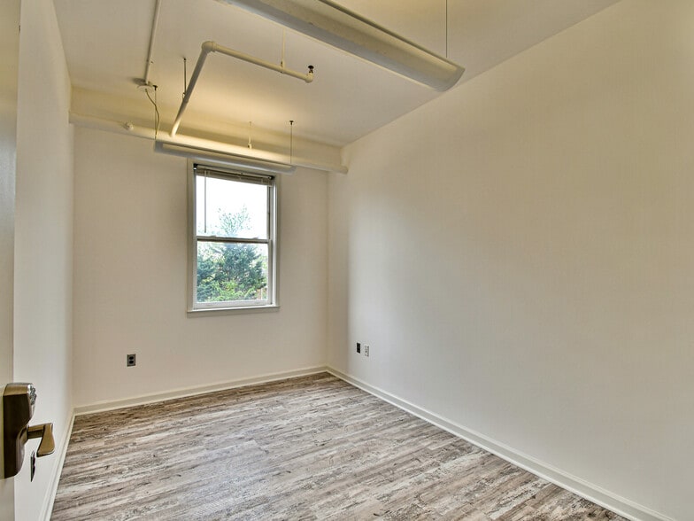 More Photos Of 2300 N Pershing Dr, Arlington Medical For Lease