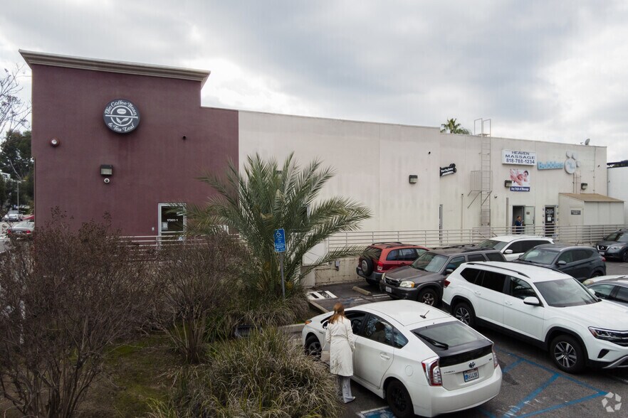 More Photos Of 17301 Ventura Blvd, Encino Storefront Retail Office For Lease
