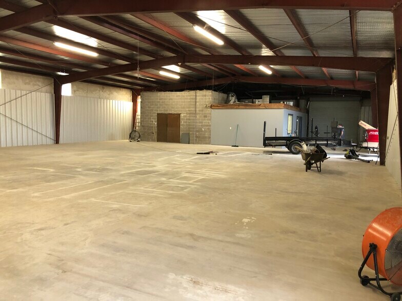 More Photos Of 2611 N Dumont Dr, Baton Rouge Warehouse For Lease