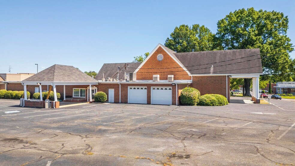 More Photos Of 2415 N Ocoee St, Cleveland Funeral Home For Sale