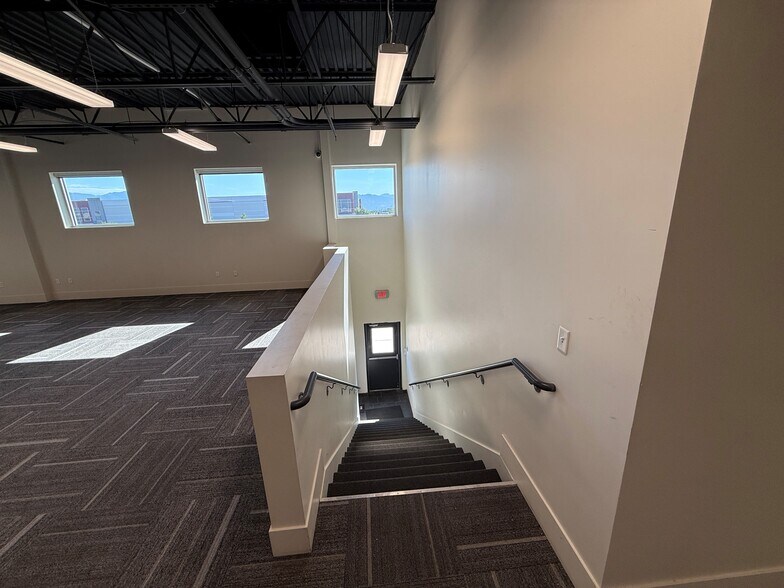More Photos Of 1550 S Distribution Dr, Salt Lake City Flex For Lease