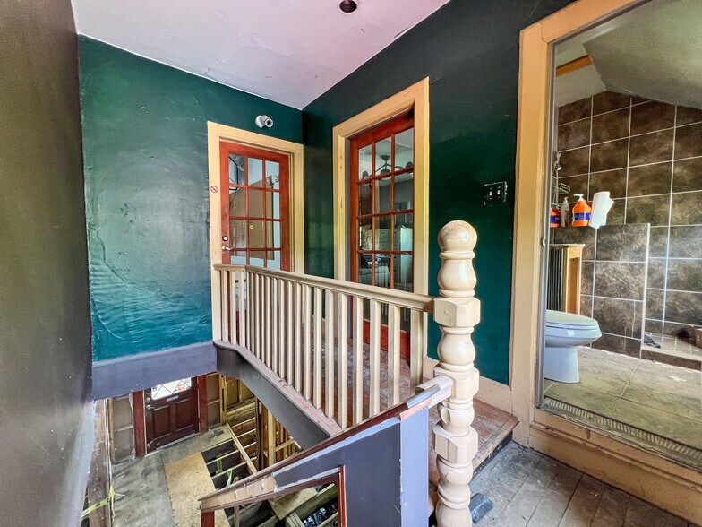 More Photos Of 1 Swan St, Asheville Freestanding For Sale