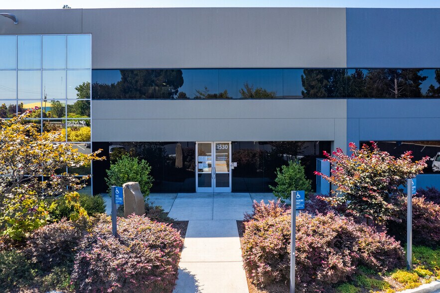 More Photos Of 1530 O'Brien Dr, Menlo Park Research And Development For Lease