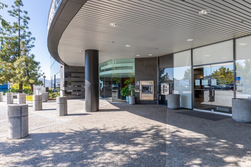 More Photos Of 900 Canterbury Pl, Escondido Office For Lease