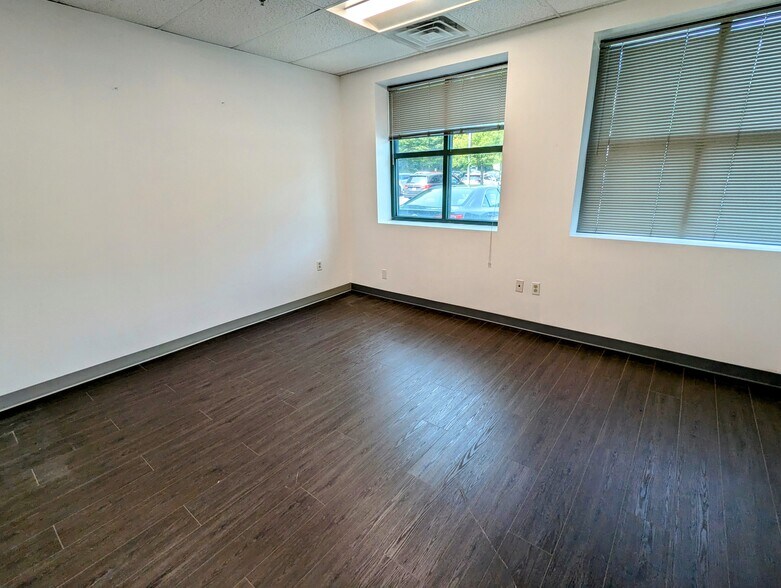 More Photos Of 20 New Plant Ct, Owings Mills Office For Lease