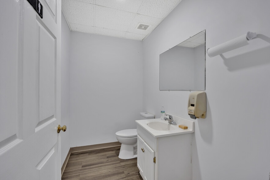 More Photos Of 3548 Cumberland Rd, Cumberland Warehouse For Sale