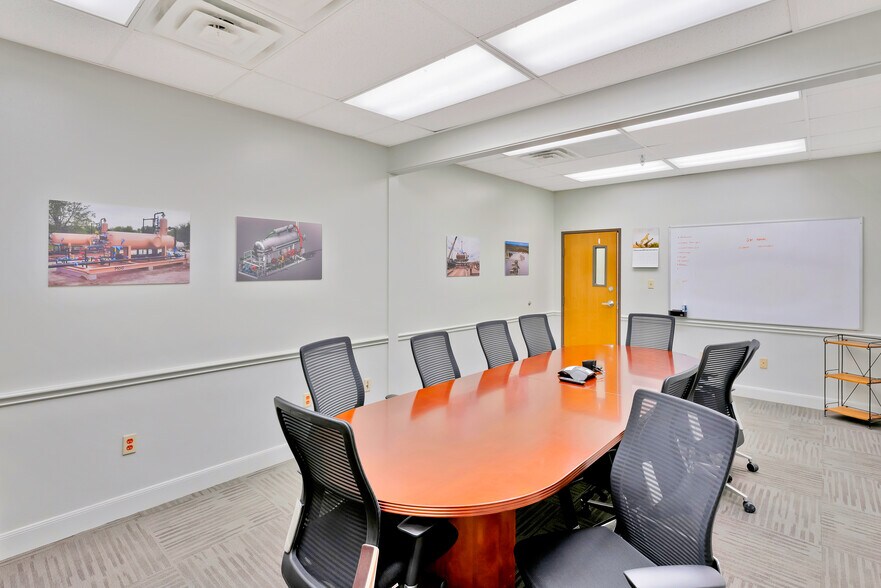 More Photos Of 500 Randall St, Rhome Manufacturing For Lease