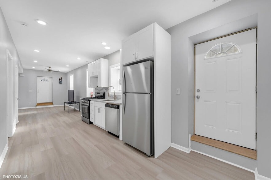 More Photos Of 8404 S Exchange Ave, Chicago Multifamily For Sale