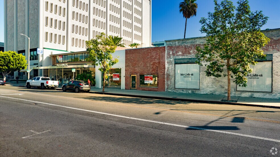 More Photos Of 110 N Robertson Blvd, Los Angeles Storefront Retail Office For Lease