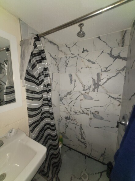 More Photos Of 1458 W 32nd St, Indianapolis Apartments For Sale