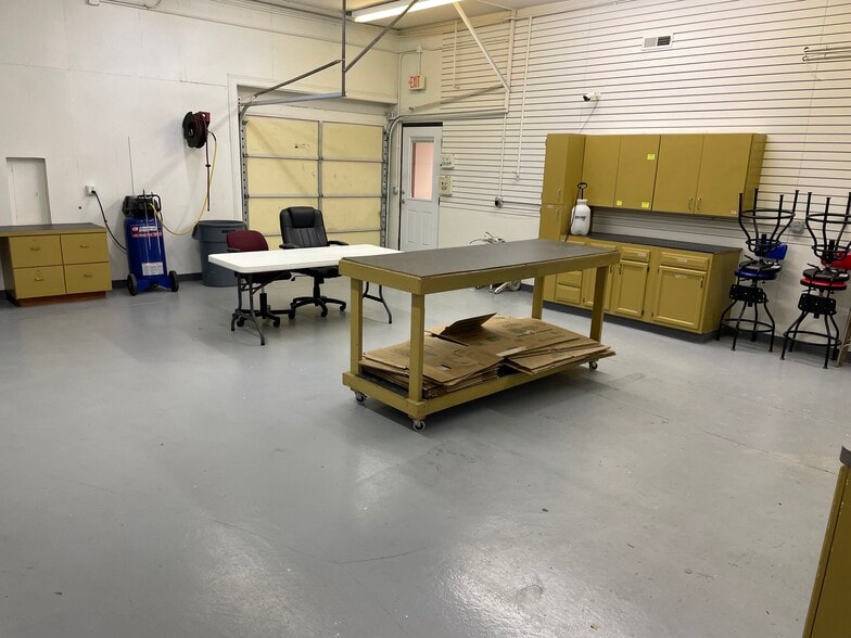 More Photos Of 219 & 303 W Chase st, Springfield Light Distribution For Lease