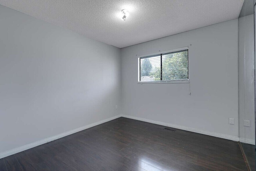 More Photos Of 9509 152 St, Surrey Daycare Center For Lease