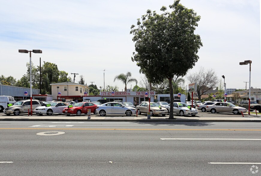 More Photos Of 1040 W Chapman Ave, Orange Auto Dealership For Sale