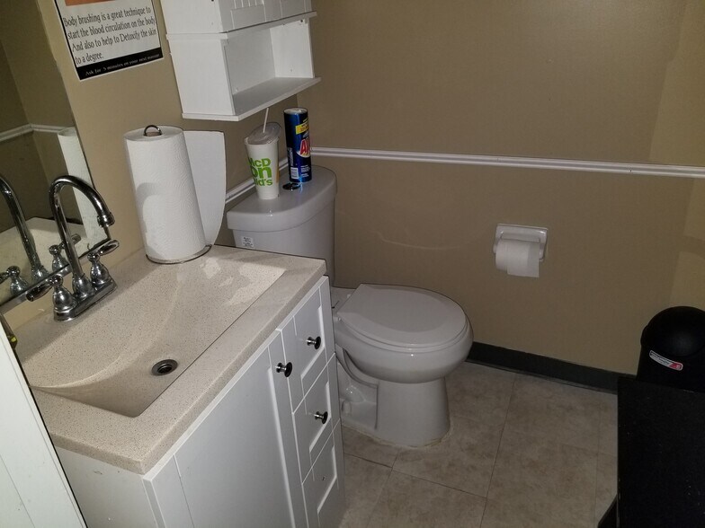 More Photos Of 3690 E Bay Dr, Largo General Retail For Lease