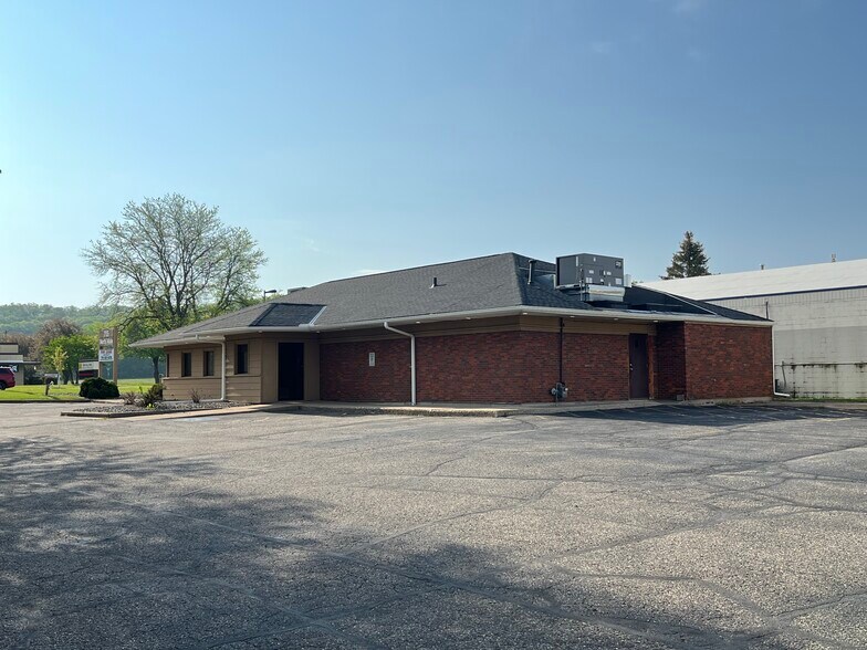 More Photos Of 715 N Main St, River Falls Office For Lease