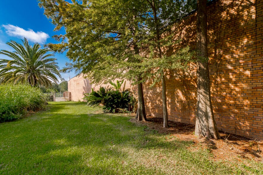 More Photos Of 2008 North St, Baton Rouge Office For Sale