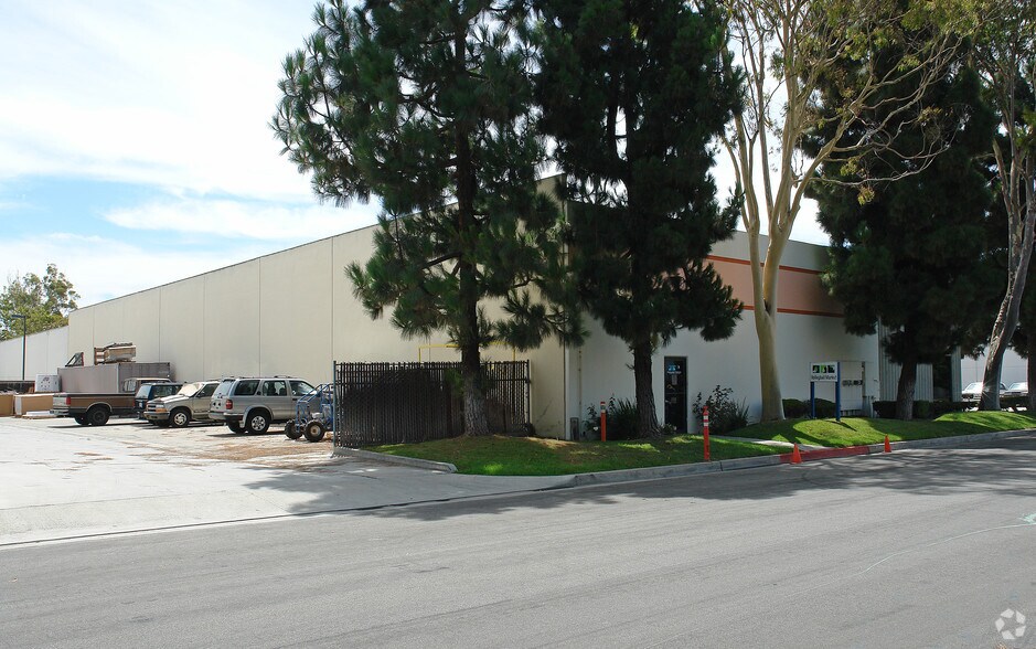 More Photos Of 15392 Assembly Ln, Huntington Beach Warehouse For Lease