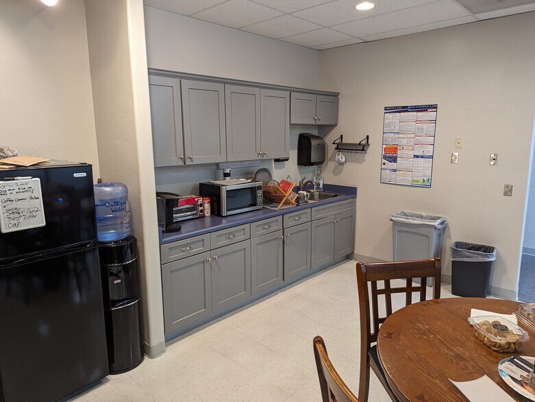 More Photos Of 180 W Magee Rd, Tucson Medical For Lease