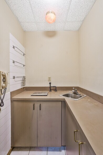 More Photos Of 505 SE 6th Ave, Delray Beach Medical For Sale