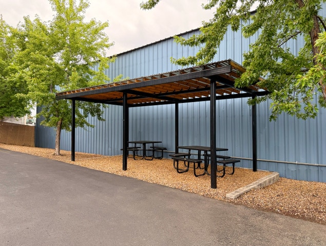 More Photos Of 1305-1309 SE Armour Rd, Bend Warehouse For Lease