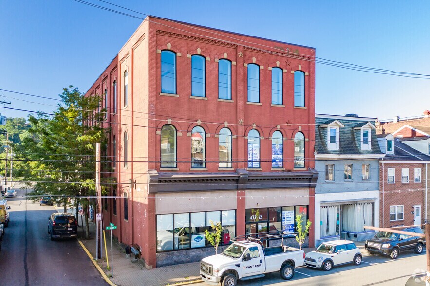 Primary Photo Of 413 S Main St, Sharpsburg Office For Lease