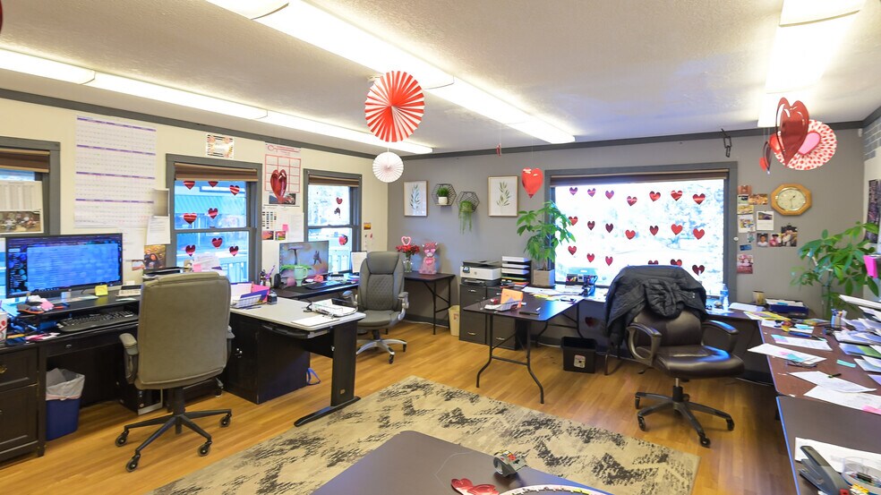 More Photos Of 1824 NE Division St, Bend General Retail For Sale