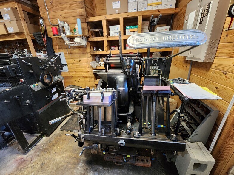 More Photos Of 2104 Main St, Emmetsburg Office Residential For Sale