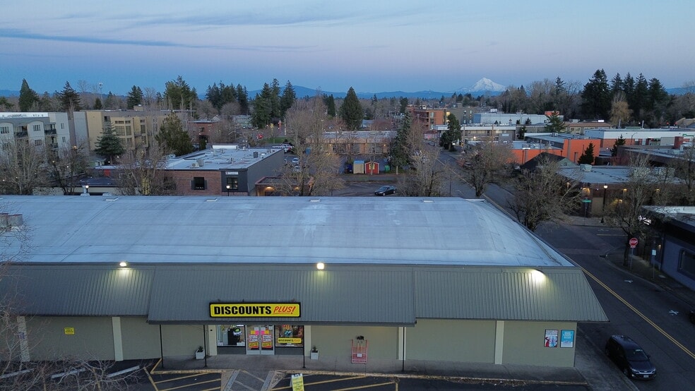 More Photos Of 211 NE Roberts Ave, Gresham Freestanding For Sale