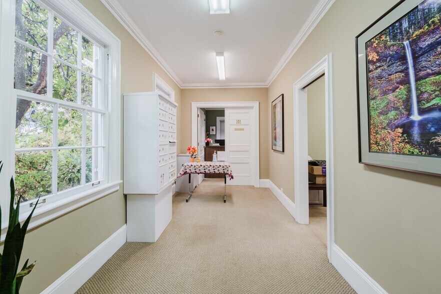 More Photos Of 2165 SW Main St, Portland Office For Sale