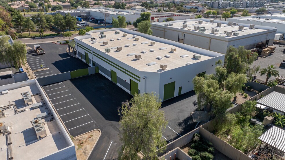 More Photos Of 240 N Sunway Dr, Gilbert Manufacturing For Lease