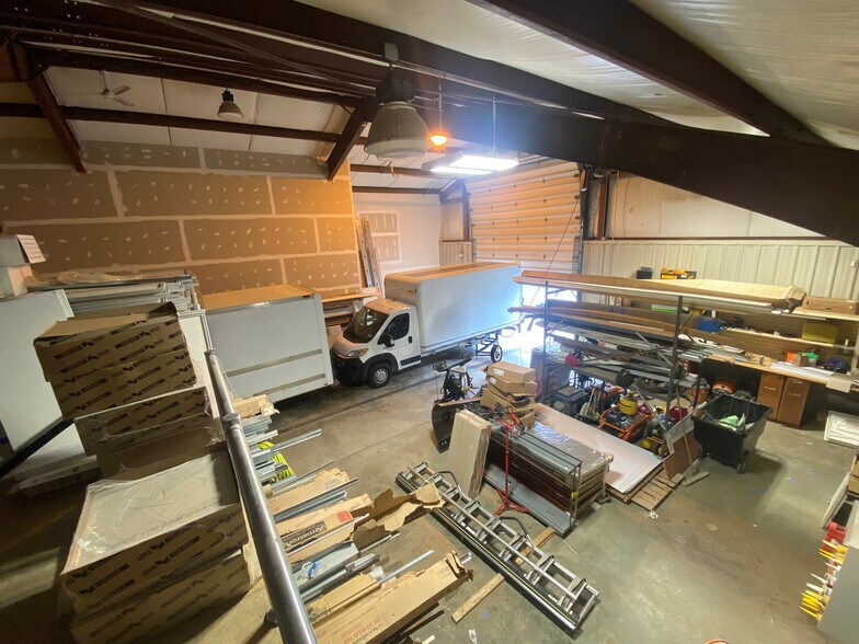 More Photos Of 14 Petra Ln, Albany Light Distribution For Lease