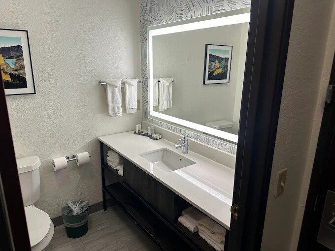 More Photos Of 2400 W Wyatt Earp Blvd, Dodge City Hotel For Sale