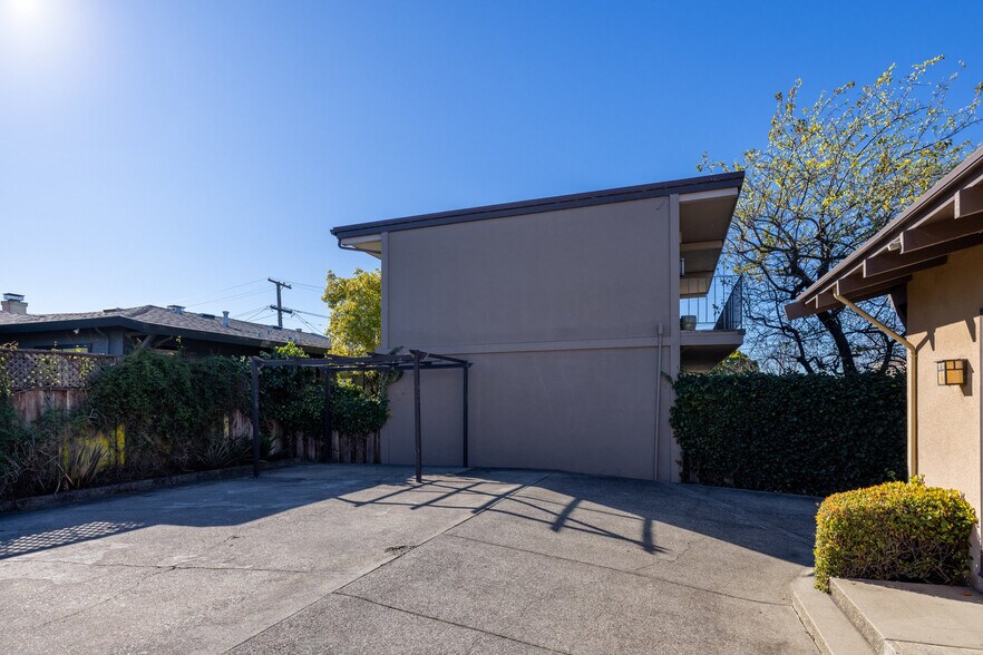 More Photos Of 1714 Solano Ave, Berkeley Office For Lease