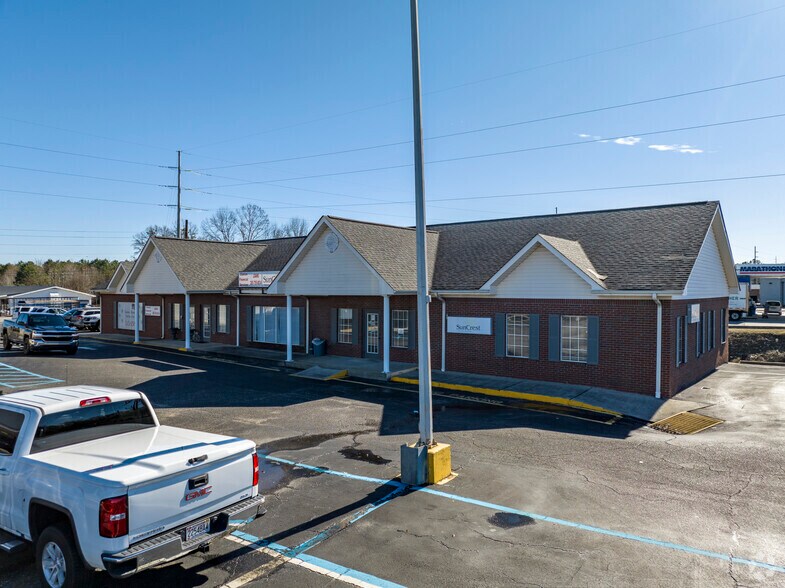 More Photos Of 210-218 7th St S, Clanton General Retail For Sale