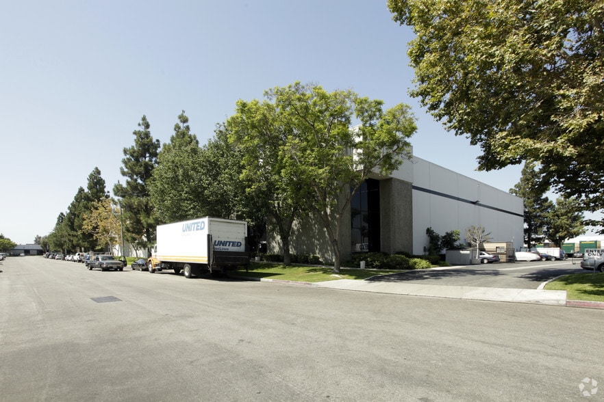 More Photos Of 13545-13565 Larwin Cir, Santa Fe Springs Warehouse For Lease